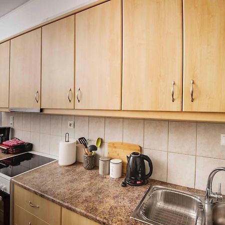 Lovely,Central, Spacious 2-Bedrooms Apartment Piraeus Exterior photo