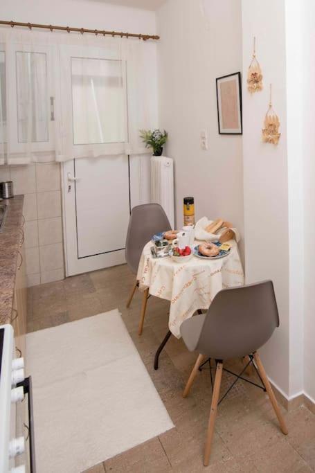 Lovely,Central, Spacious 2-Bedrooms Apartment Piraeus Exterior photo
