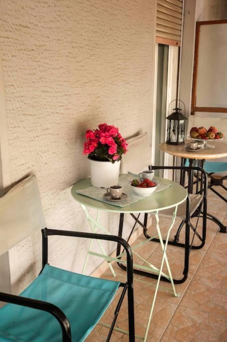 Lovely,Central, Spacious 2-Bedrooms Apartment Piraeus Exterior photo