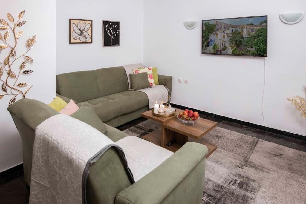 Lovely,Central, Spacious 2-Bedrooms Apartment Piraeus Exterior photo